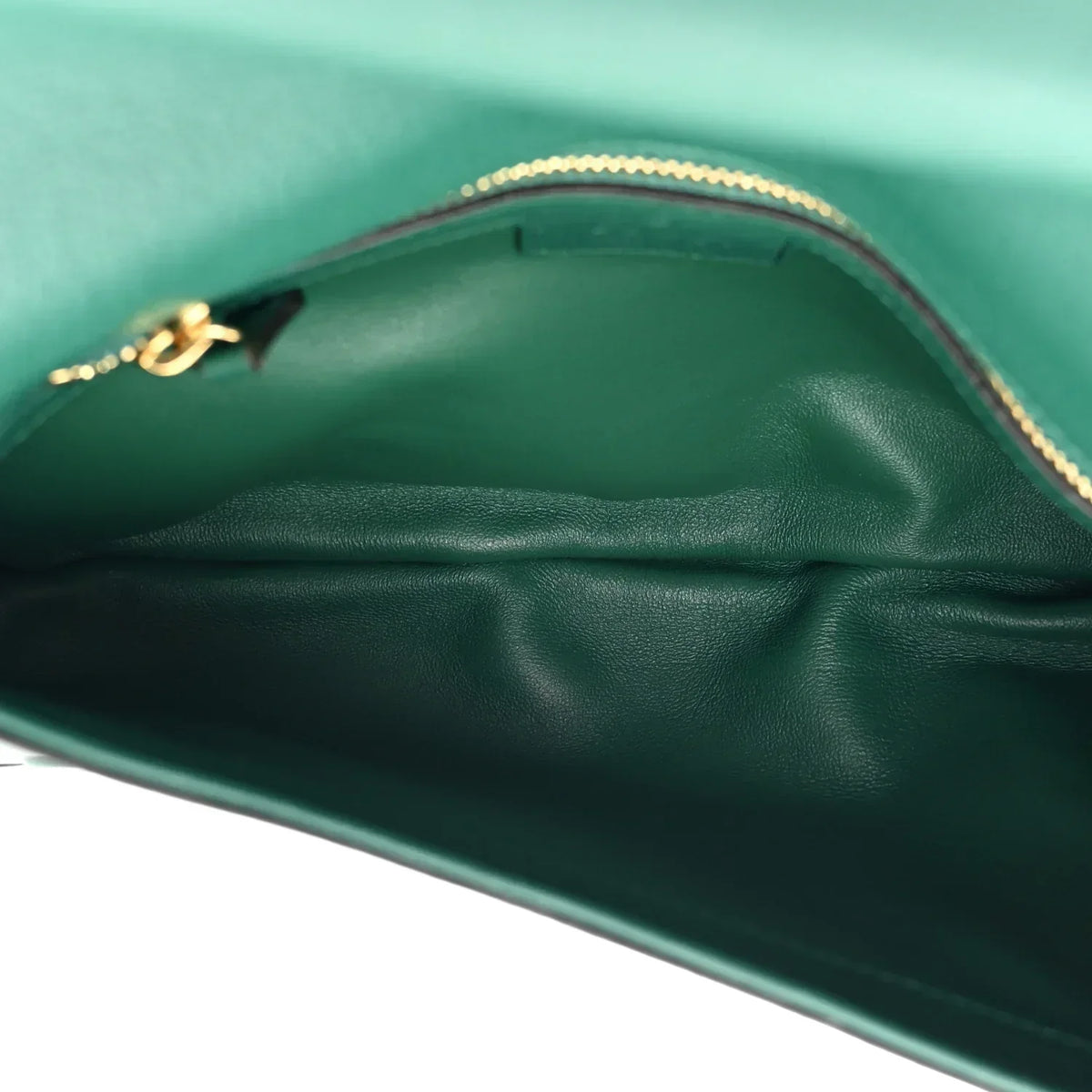 Gucci Blondie Small Shoulder Bag - Green in Green - detail view 6 showing the bag's shape, finish and visible design details.