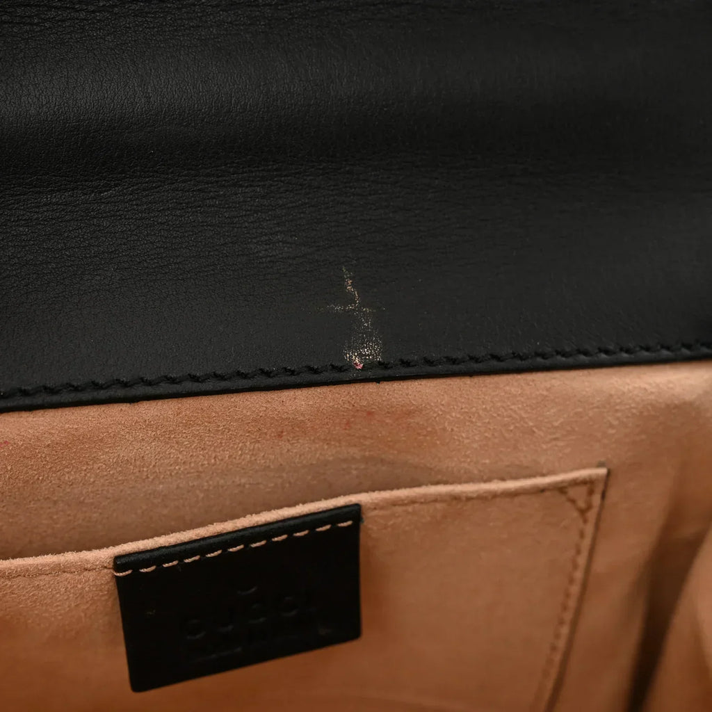 Gucci Bees Padlock Small Shoulder Bag - Beige in Beige - detail view 8 showing the bag's shape, finish and visible design details.