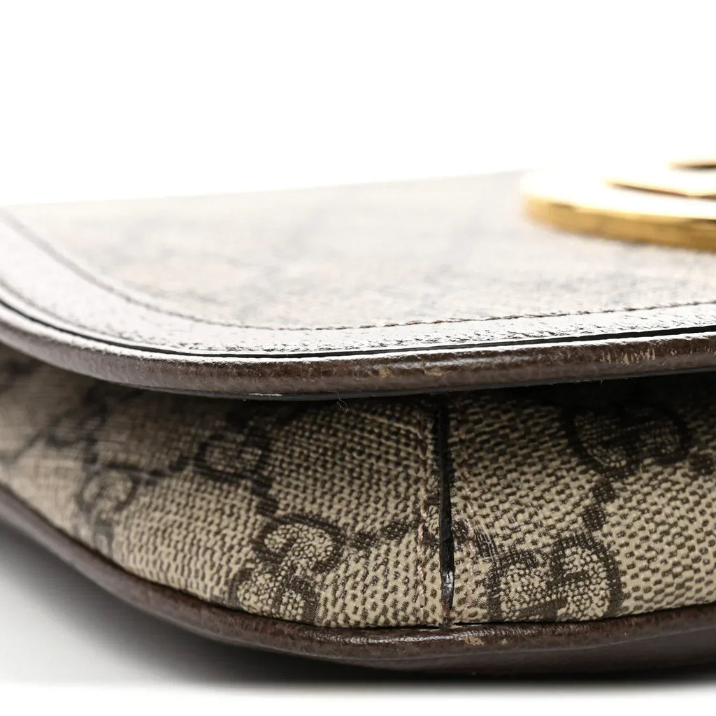 Gucci Blondie Shoulder Bag - Beige in Beige - detail view 4 showing the bag's shape, finish and visible design details.