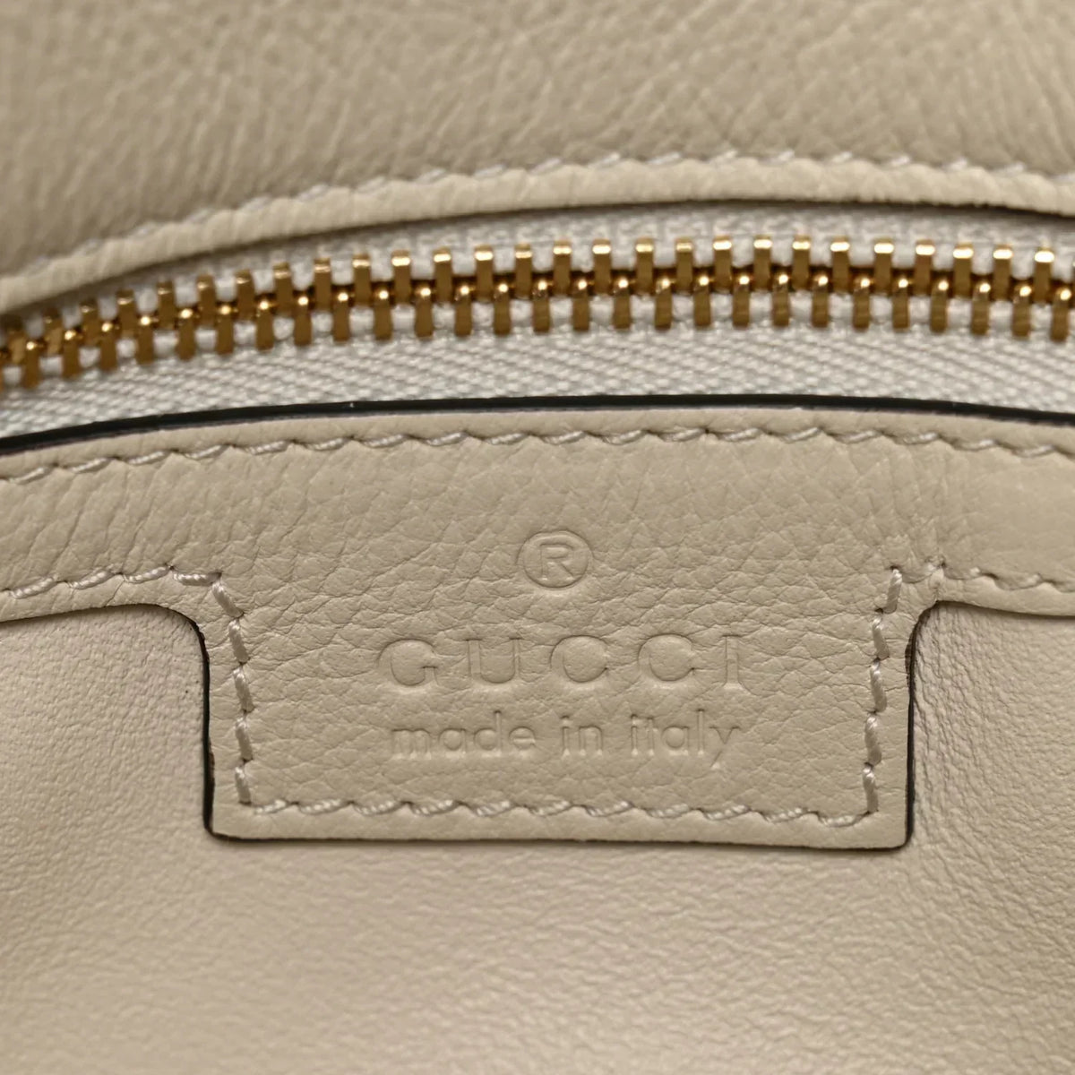 Gucci Blondie Mini Shoulder Bag - White in Mystic White - detail view 7 showing the bag's shape, finish and visible design details.