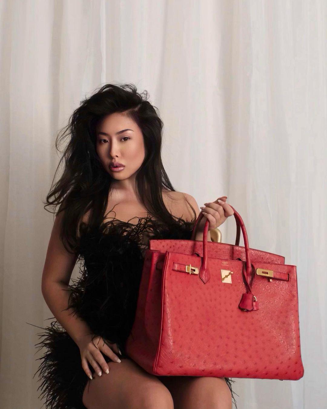 Hermes Birkin 40 Rouge Vif Ostrich with Gold Hardware - 1993, W Circle - hardware detail