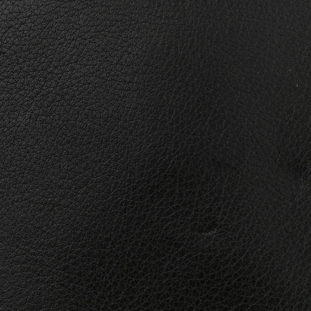 Gucci Blondie Shoulder Bag - Black in Black - detail view 9 showing the bag's shape, finish and visible design details.
