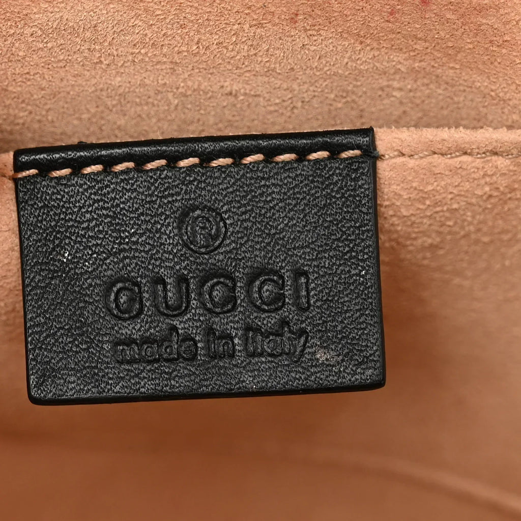 Gucci Bees Padlock Small Shoulder Bag - Beige in Beige - detail view 7 showing the bag's shape, finish and visible design details.