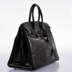 Close-up of handle stitching on SO BLACK matte alligator Birkin