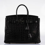 Macro view of matte alligator texture on Hermes Birkin

