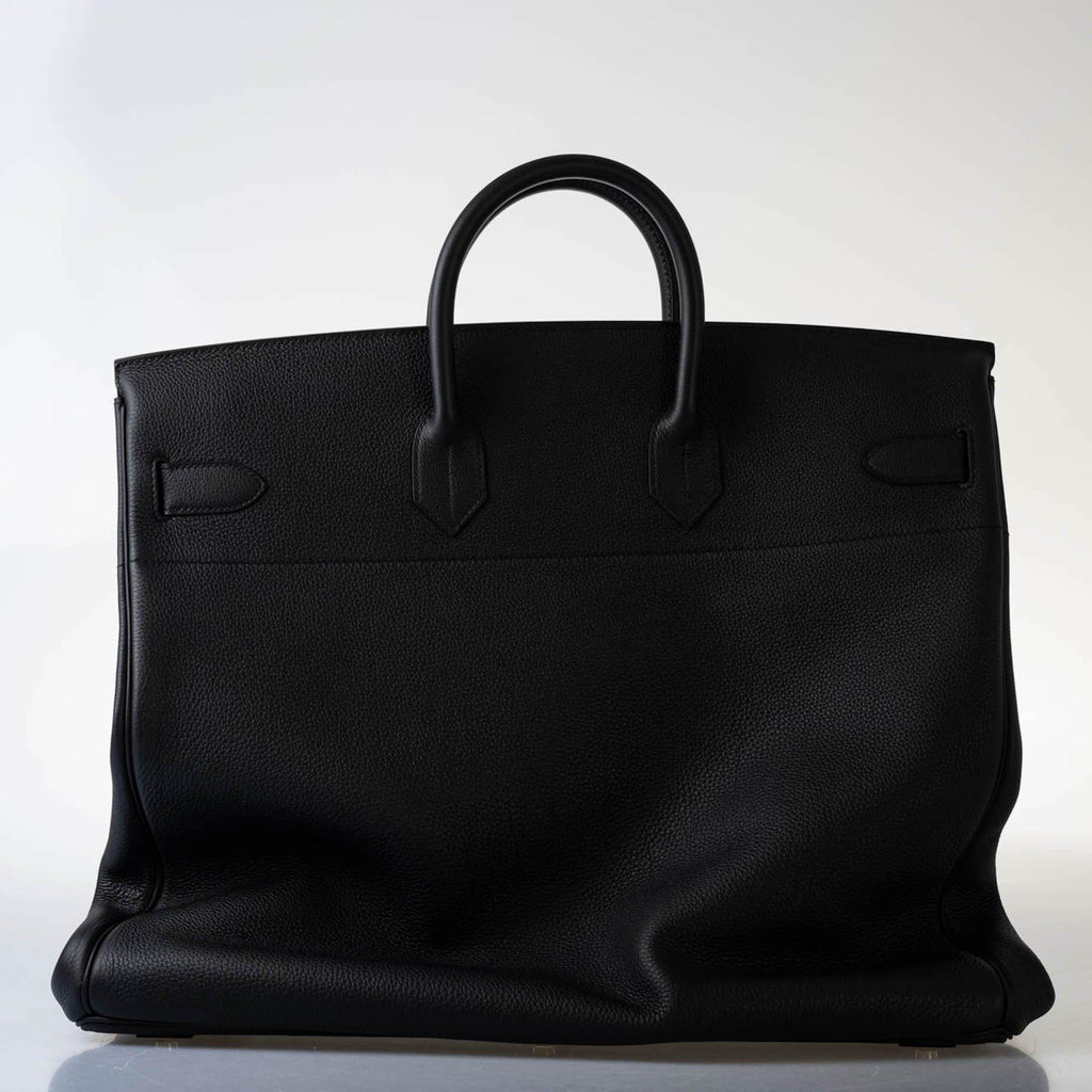 Interior shot of Hermes HAC 50 with zipped pocket