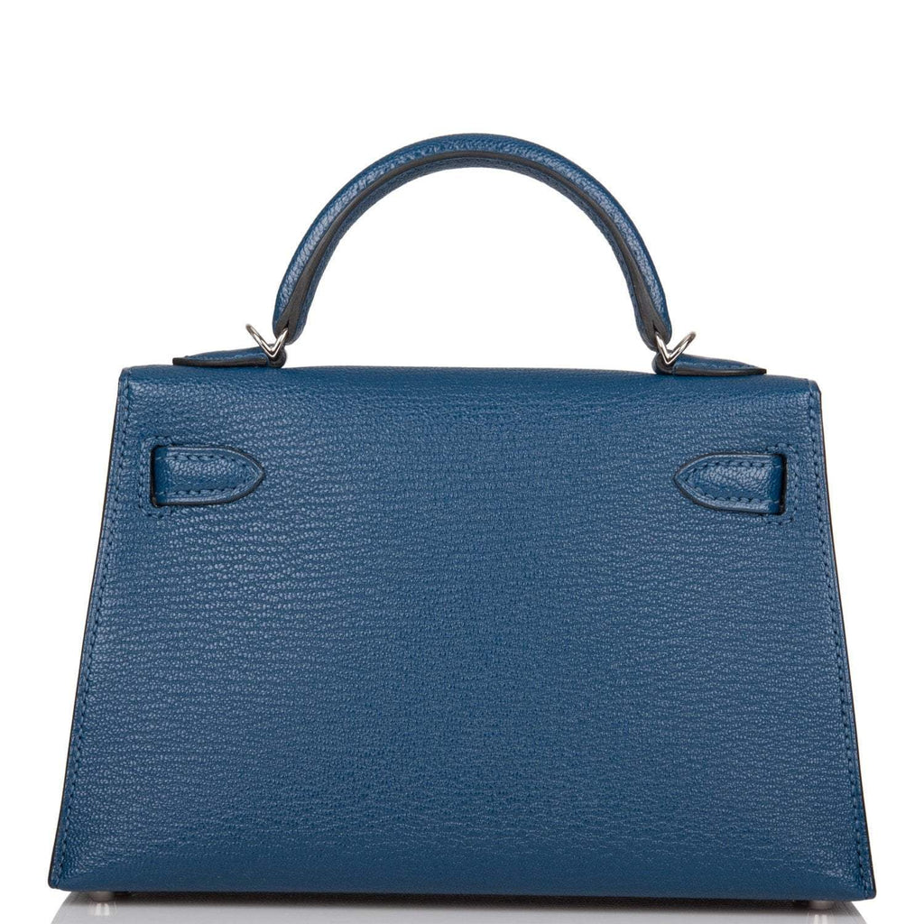 Top view of flap and toggle clasp on Hermes Kelly 20