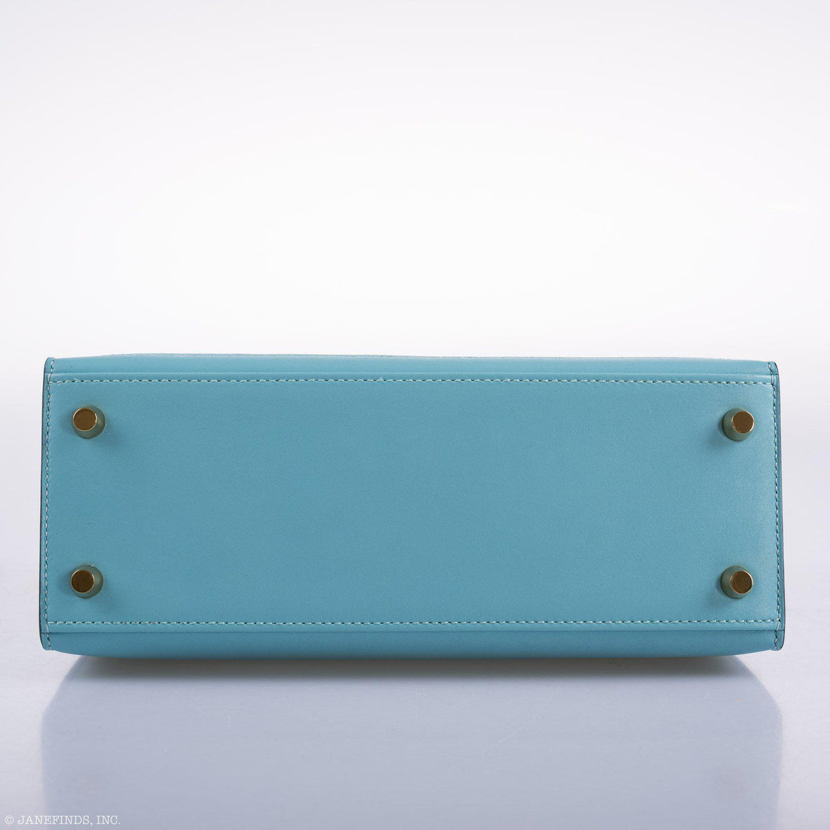 Top handle and flap closure of Kelly 25 in Blue Atoll Tadelakt