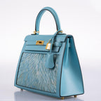 Top handle and closure detail of Kelly 25 Blue Atoll with gold hardware