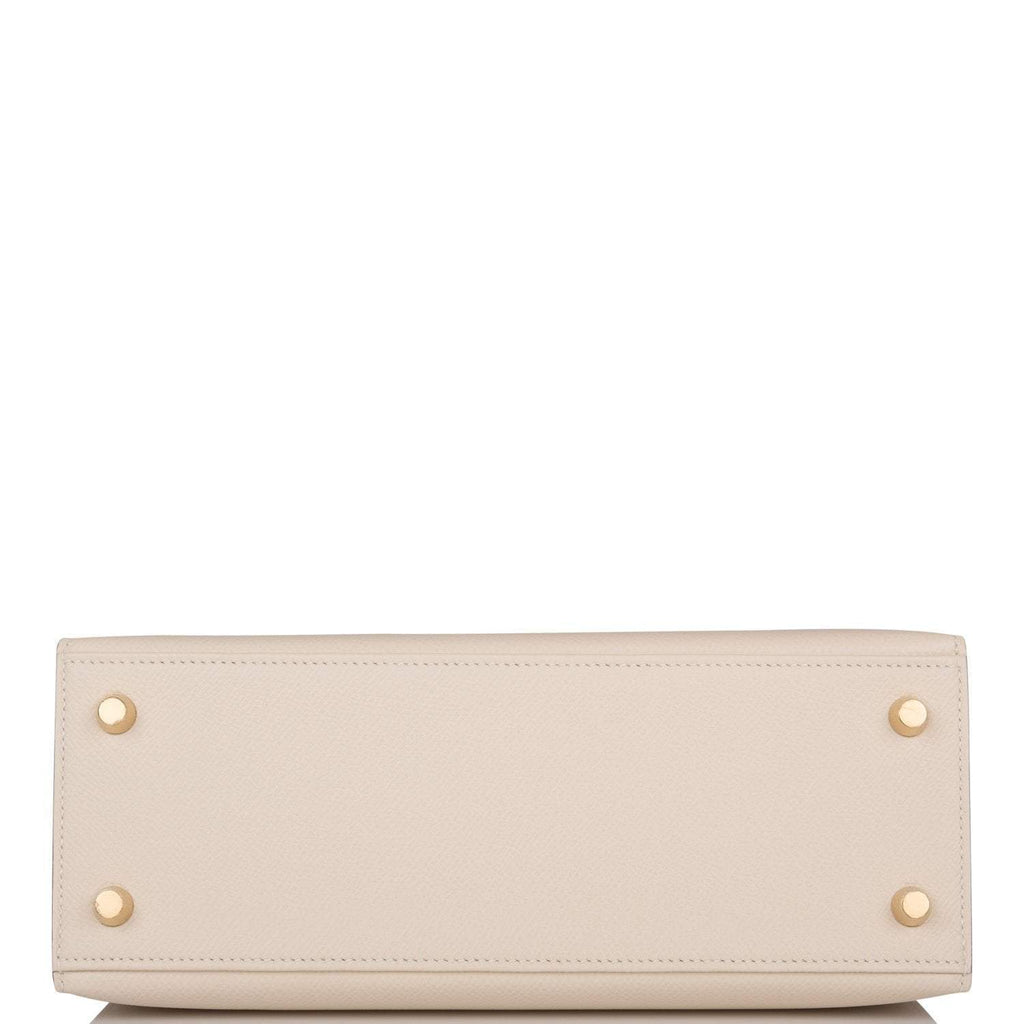 Close-up of front flap and toggle straps on Hermes Kelly 25 Craie with gold hardware