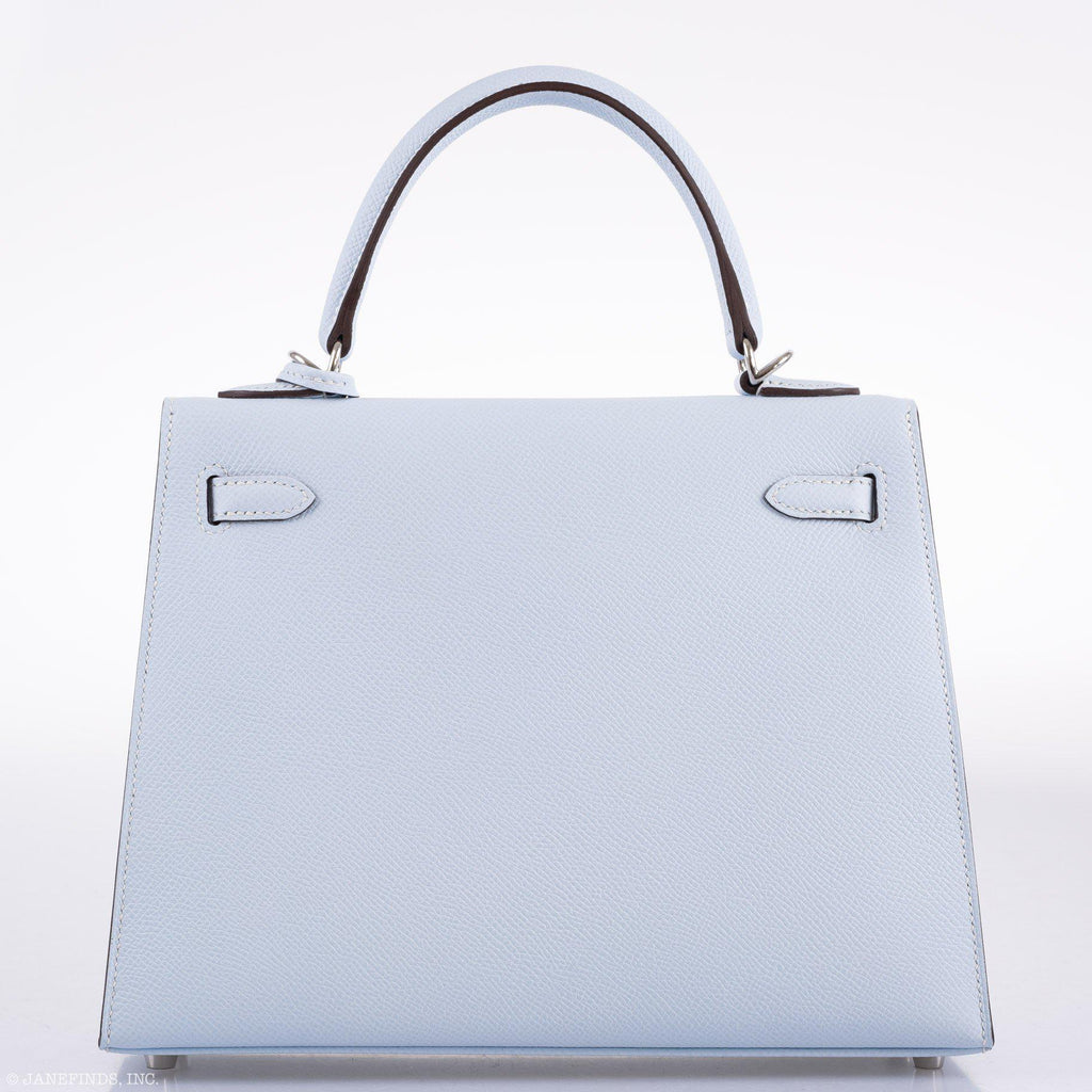 The Hermes Kelly 25 shown with its removable shoulder strap