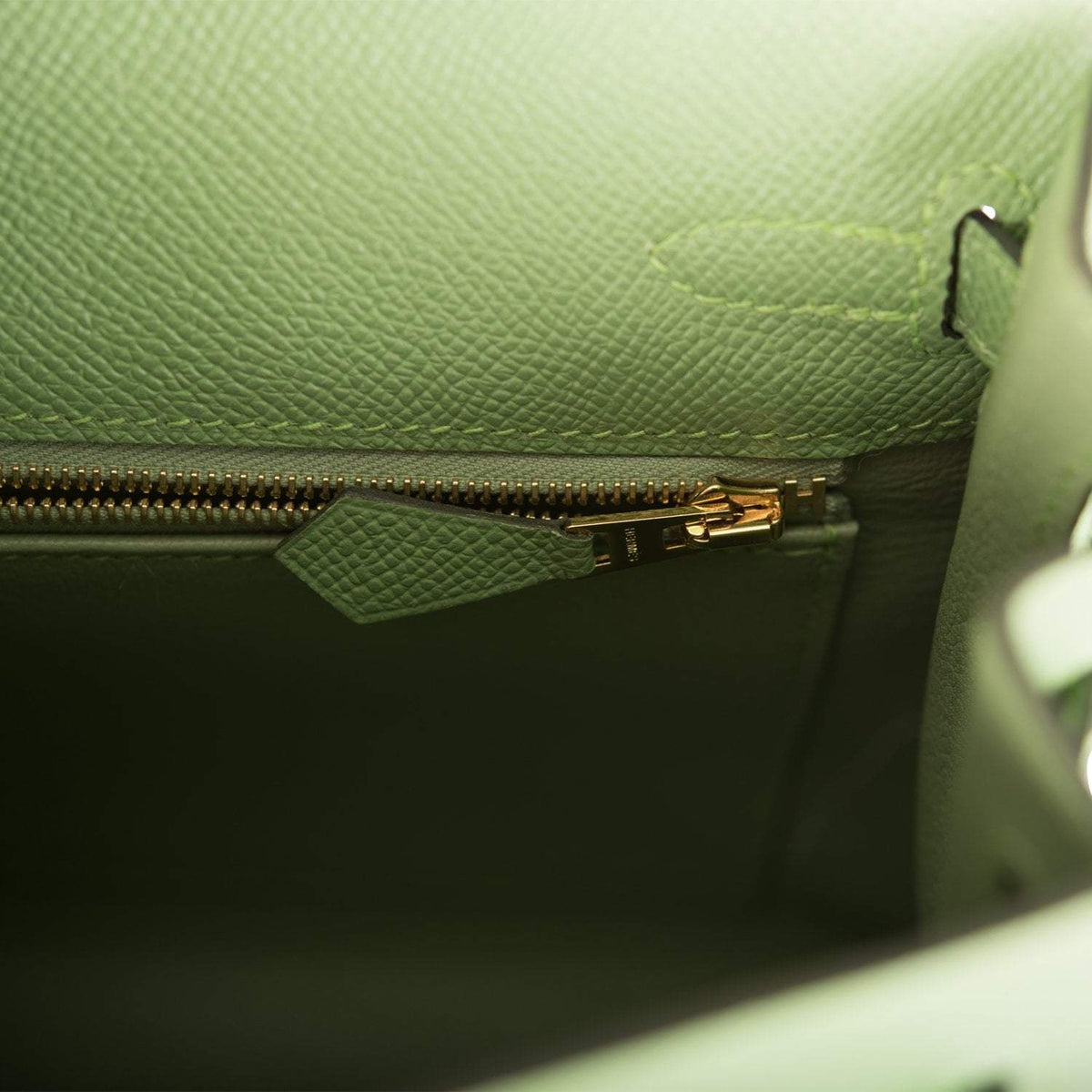 Gold hardware toggle and sangles on Hermes Kelly 25 green bag