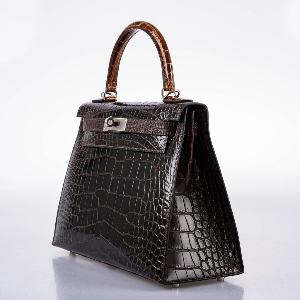 The back panel of the Hermes Kelly 28 in alligator