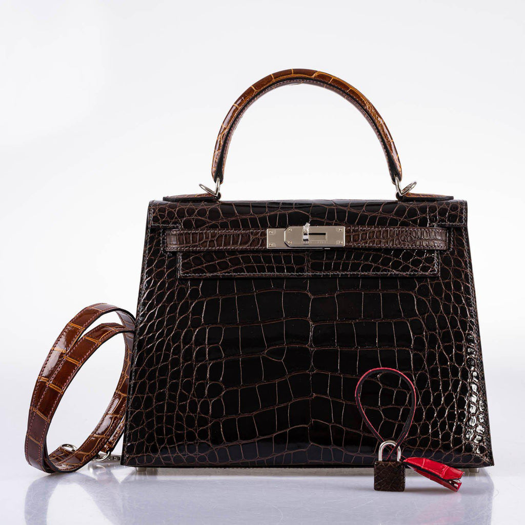 The front of the bag with the closure straps unfastened