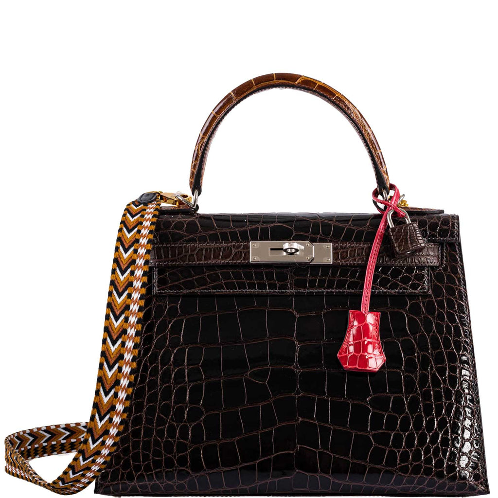 A close-up of the lock and clochette in Rose Extreme alligator