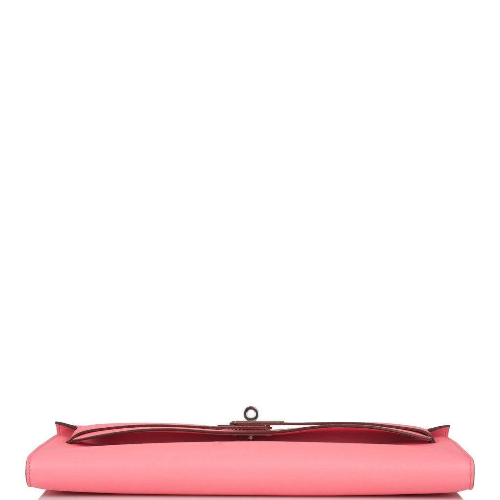 An image highlighting the precise tonal stitching on the handbag
