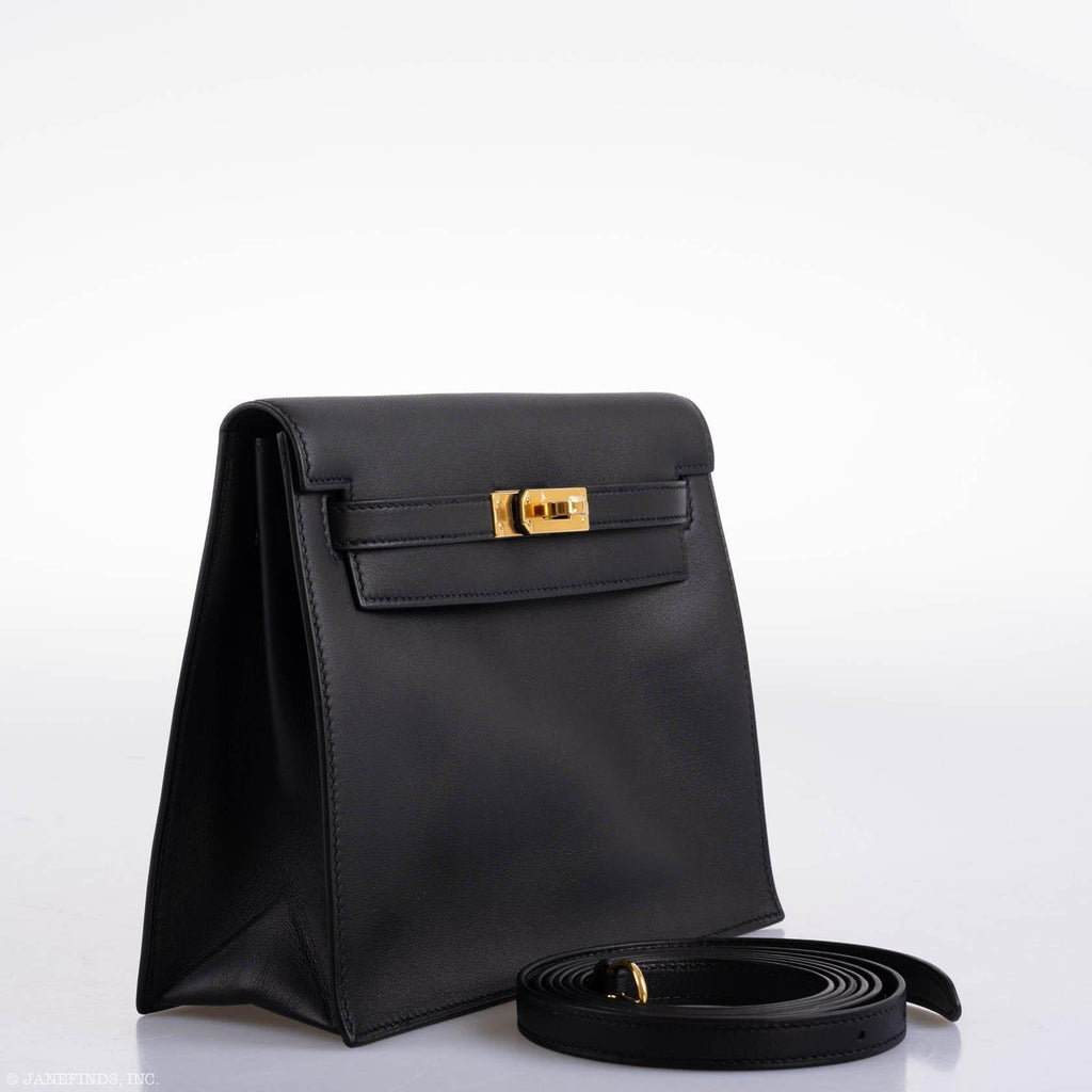 A close-up of the single rolled top handle of the Hermes Kelly Danse II