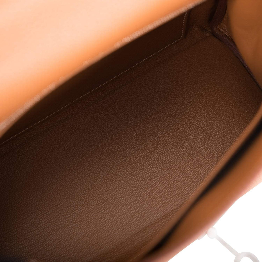 A view of the handle and shoulder strap connection point on the side of the bag