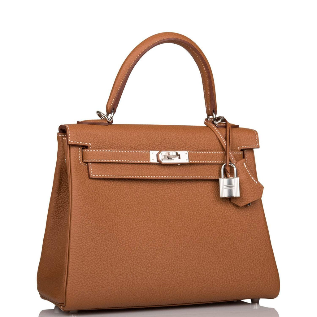 Close-up of the palladium-tone hardware and toggle closure on the Hermes Kelly 25