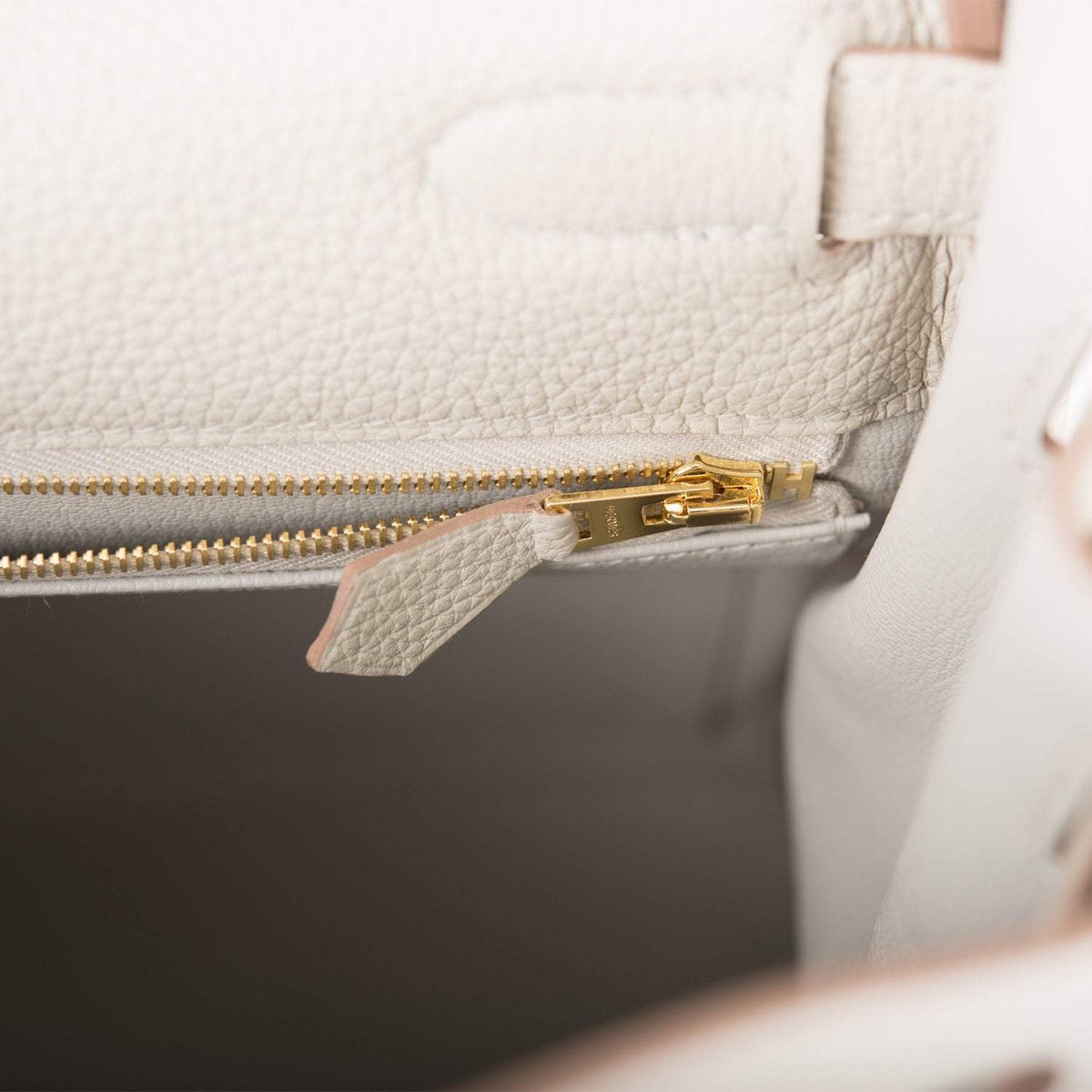 Hermes Kelly Retourne 32 Gris Perle Togo Gold Hardware - interior detail