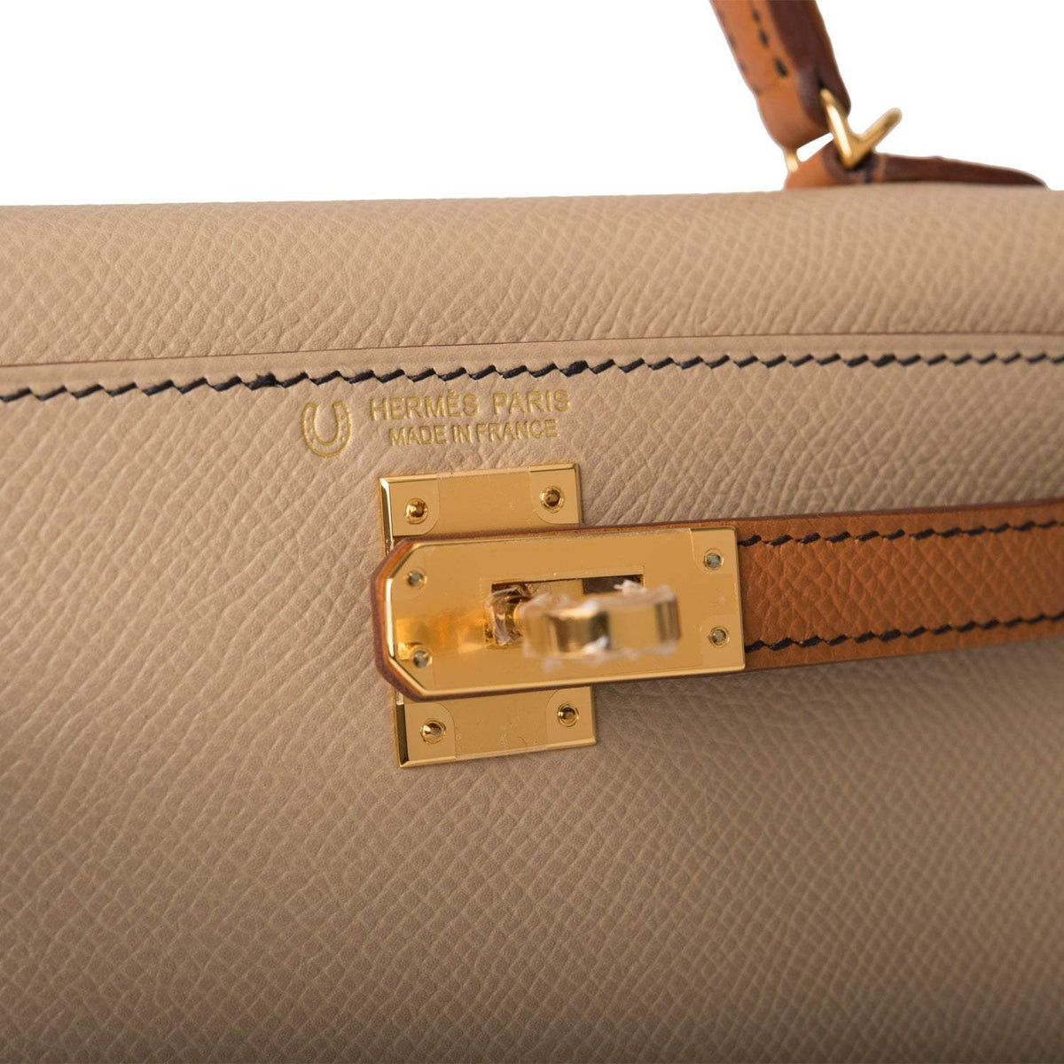 A clear image of the interior with the single open pocket on the back wall
