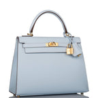 Close-up of the gold-tone hardware and toggle closure on the Hermes Kelly 25