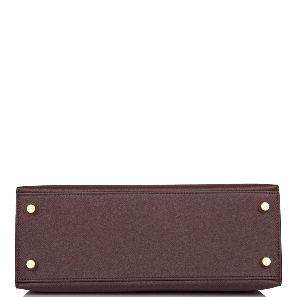 Image of the interior, showing the zip pocket and open pocket