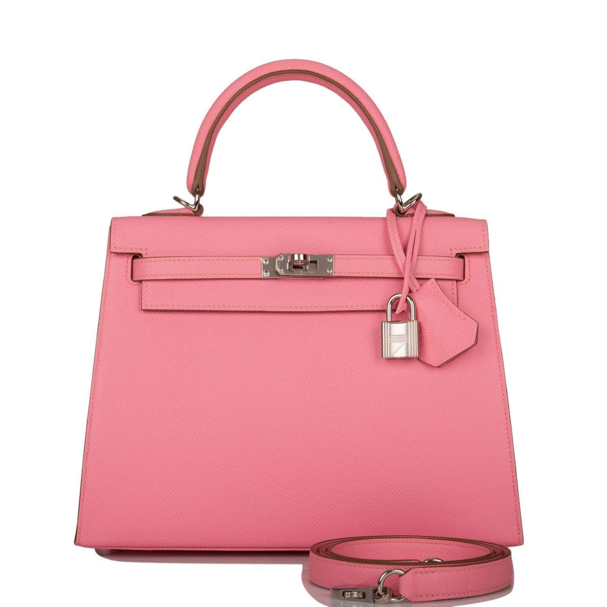 Close-up of the palladium-tone hardware and toggle closure on the Hermes Kelly 25
