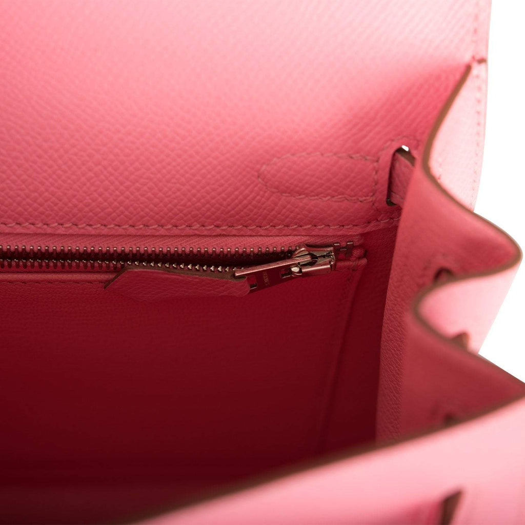 An image highlighting the tonal stitching on the bag's exterior