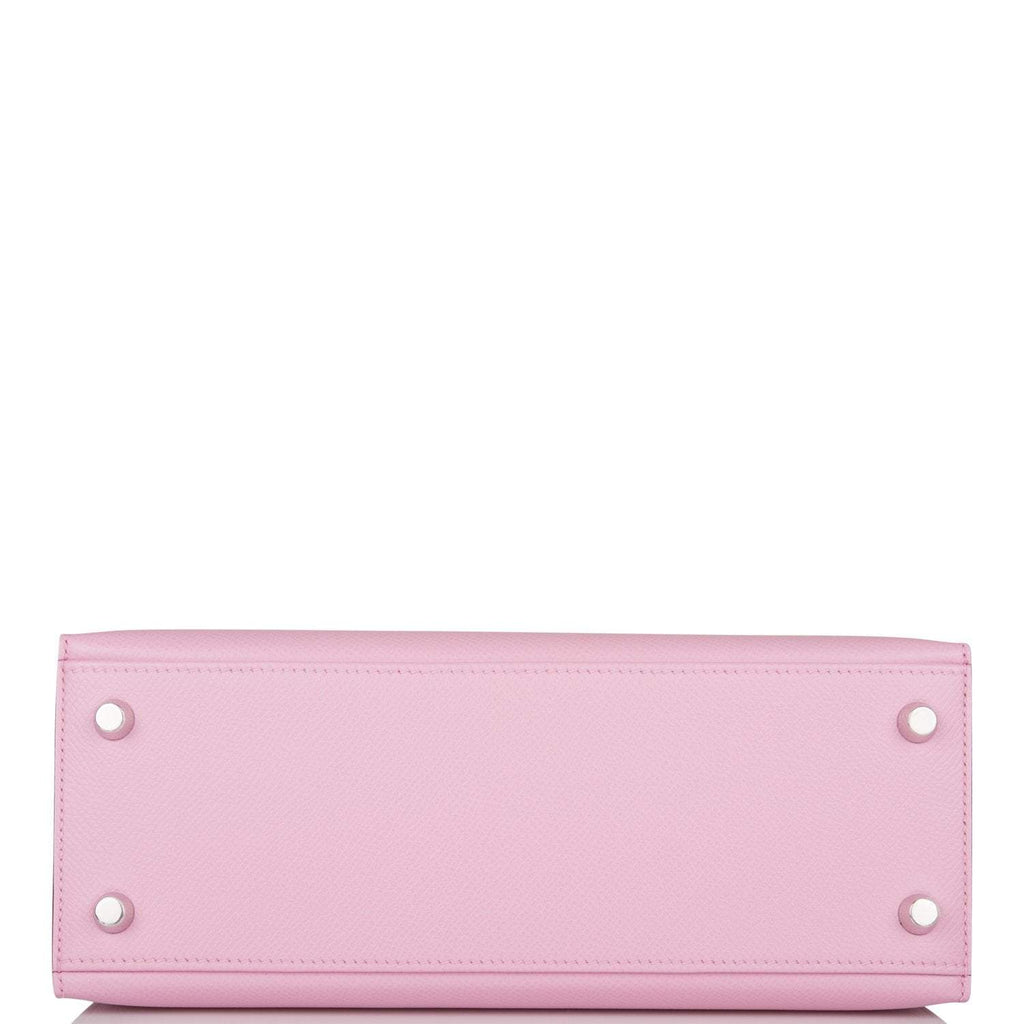A detailed view of the single rolled top handle