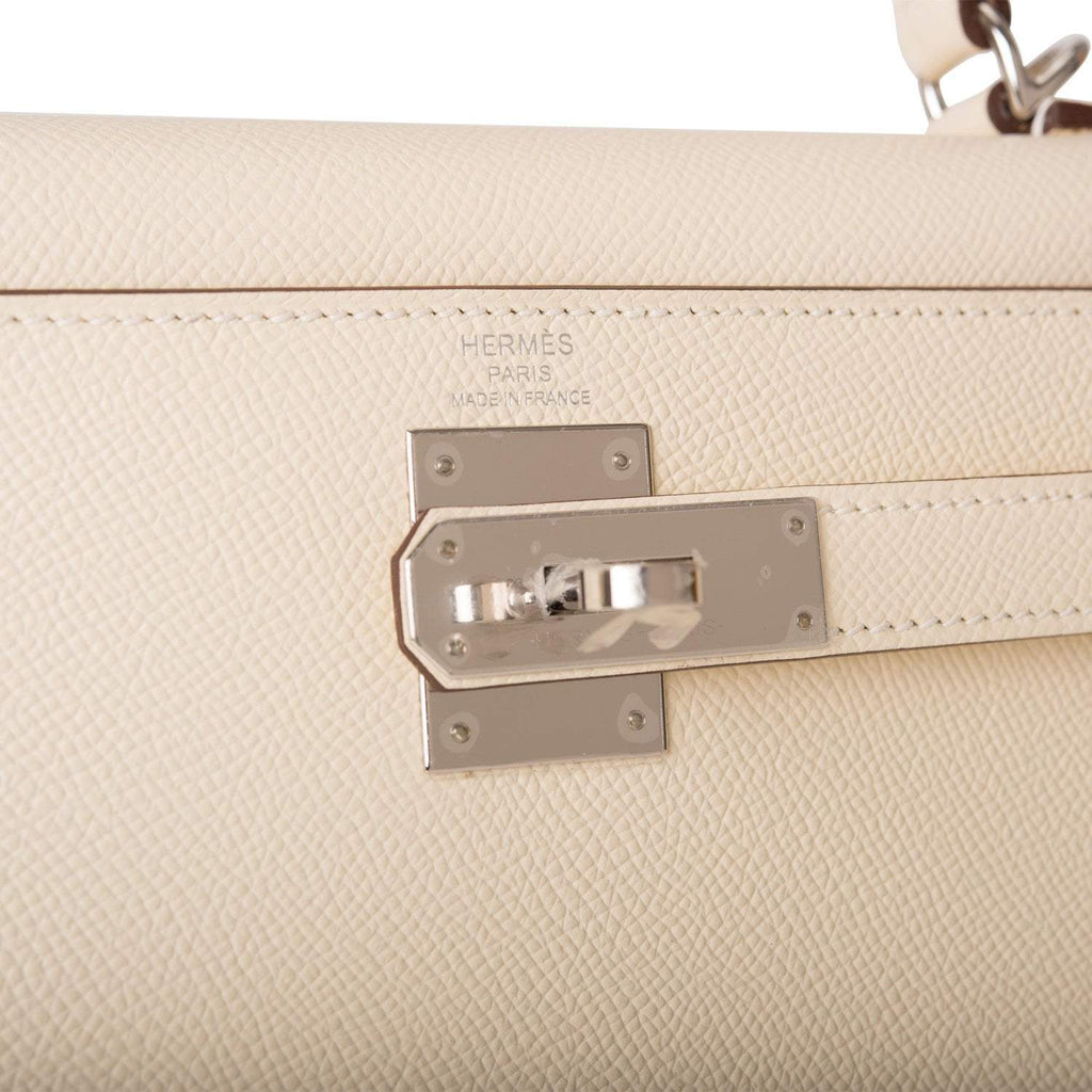 Hermes Nata Verso Epsom Sellier Kelly 28cm Palladium Hardware, An image highlighting the contrast stitching on