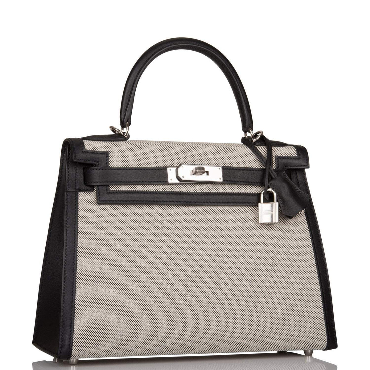 Close-up of the palladium-tone hardware and toggle closure on the Hermes Kelly 28