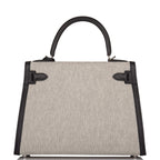 Image of the fine texture of the black Toile canvas