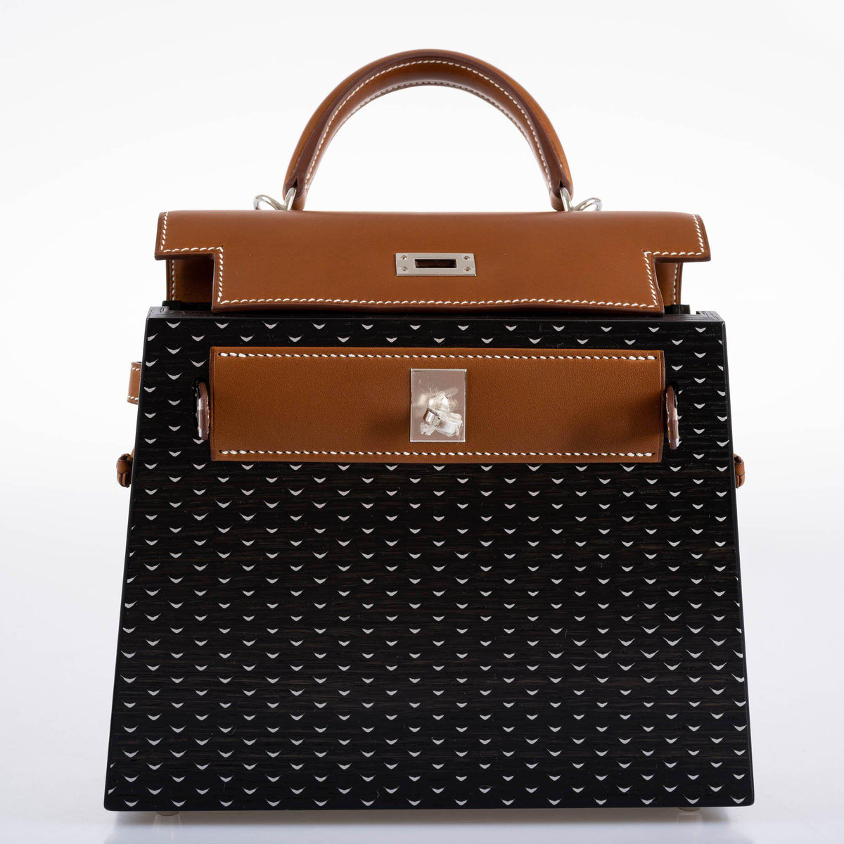A view of the Barenia leather trim on the flap and handle