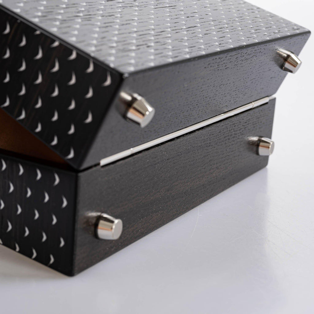 Side profile of the Hermes Kelly Wood 22, highlighting its unique construction