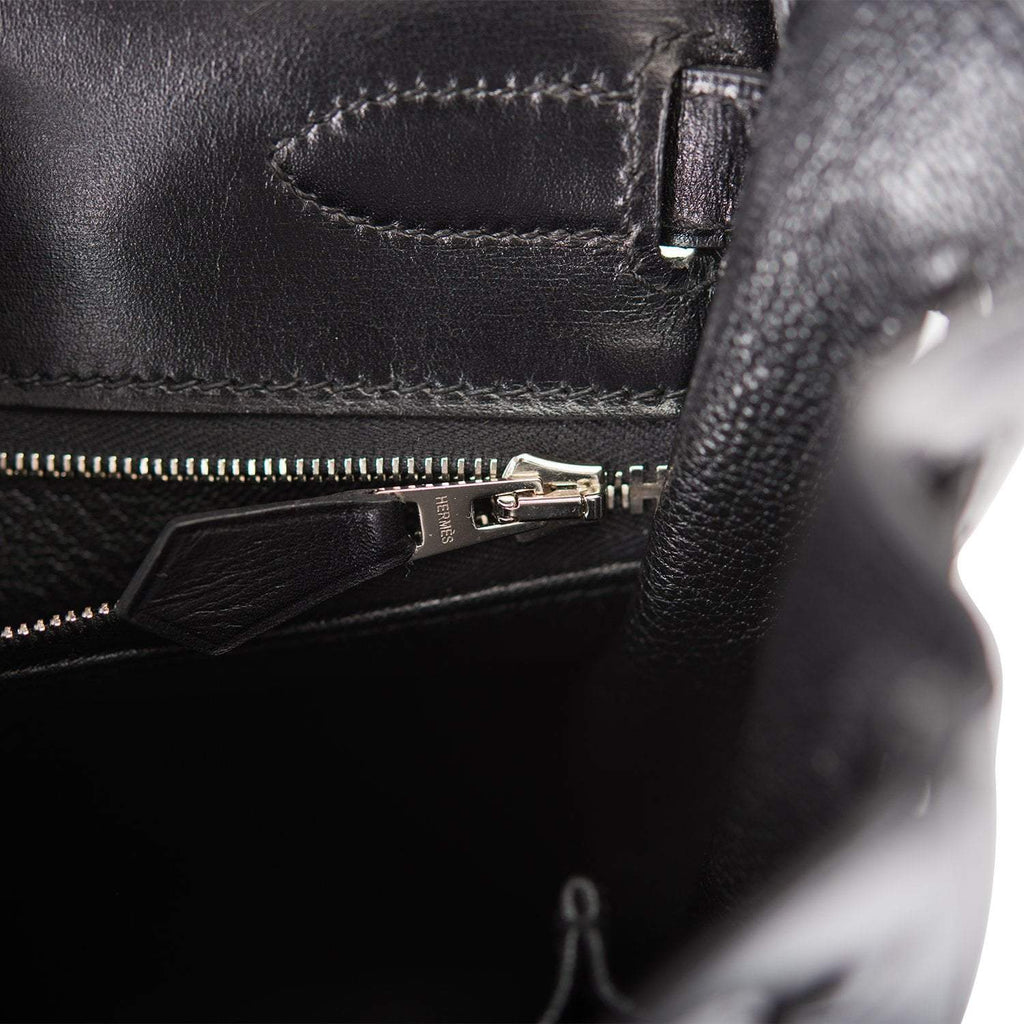 Bottom view showing structure and base feet of SO Black Kelly 32cm