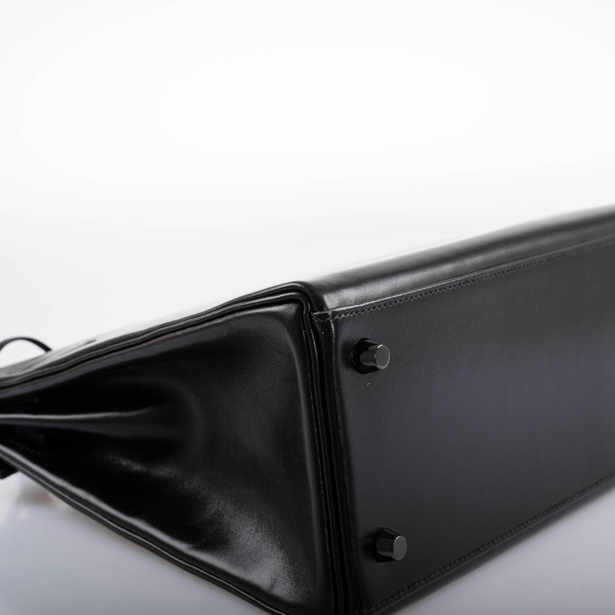 Close-up of PVD hardware on Hermes So Black Kelly 35