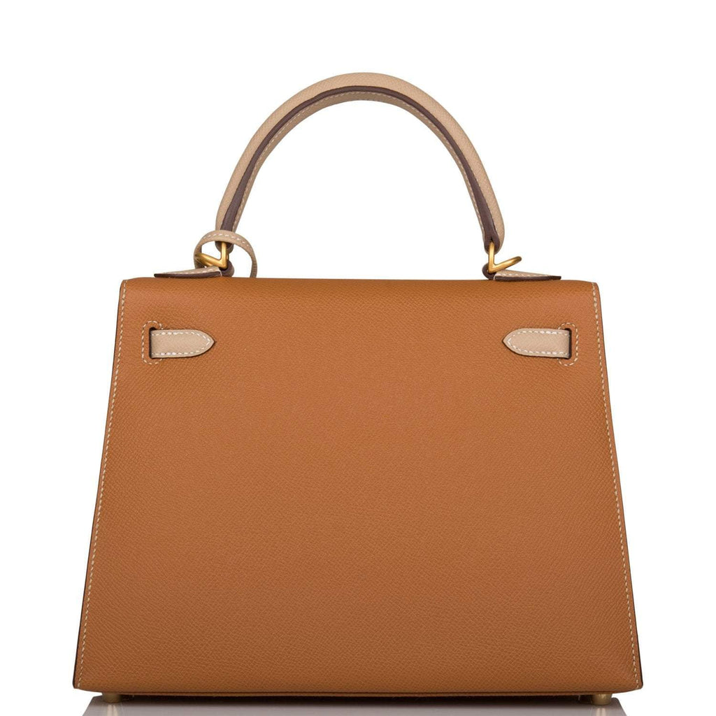 Image of the fine-grained texture of the Epsom leather