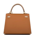 Image of the fine-grained texture of the Epsom leather