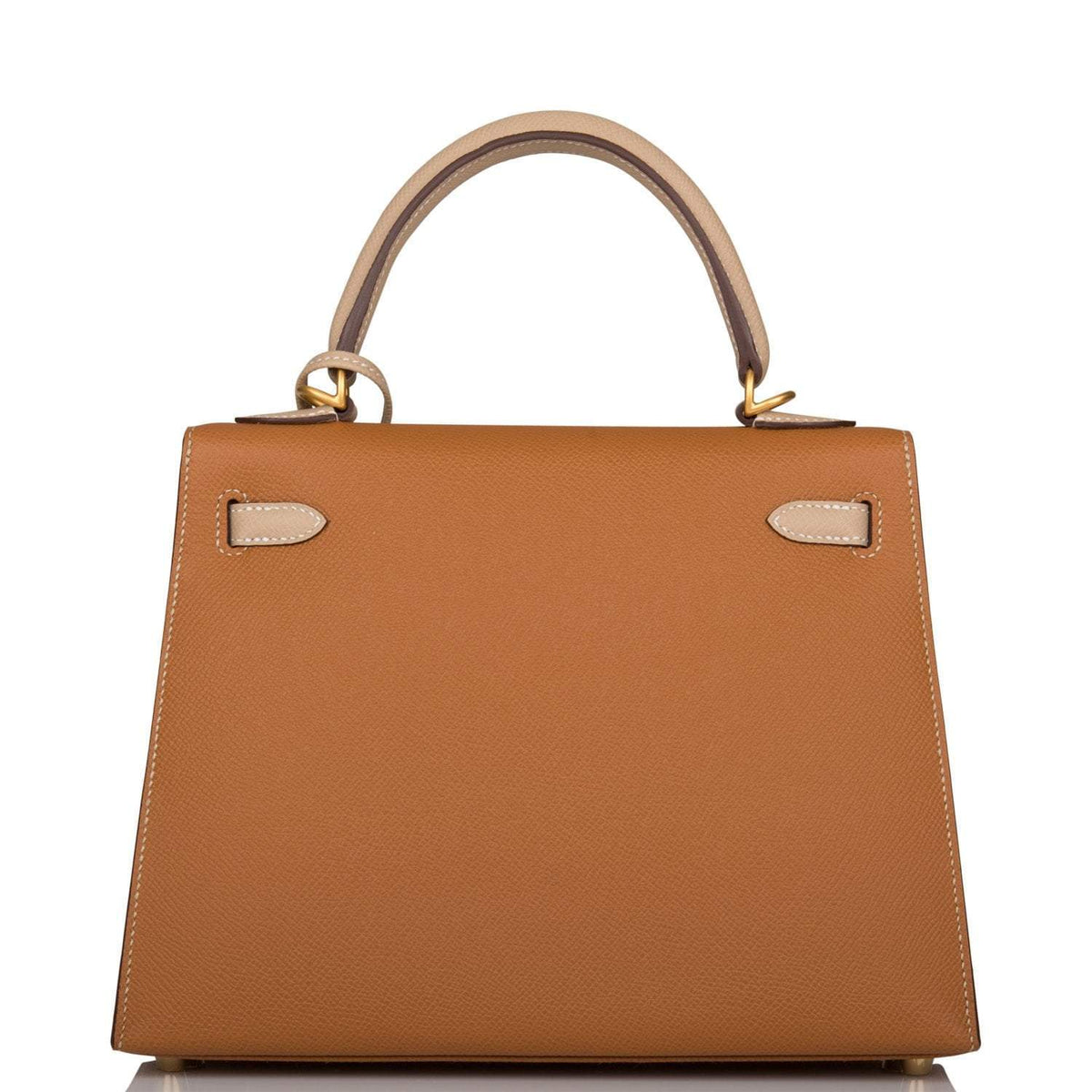 Image of the fine-grained texture of the Epsom leather