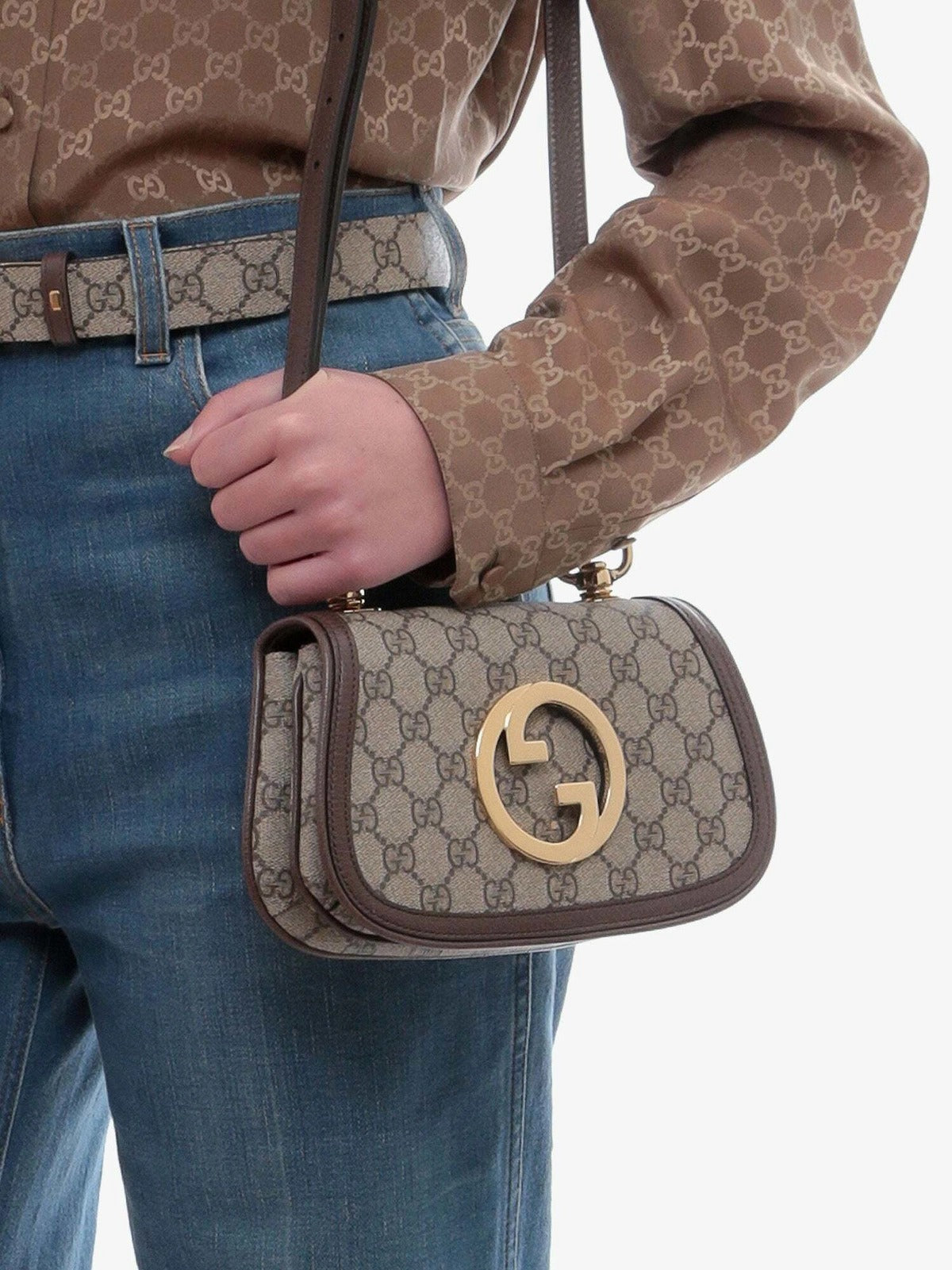Gucci Blondie Mini GG Supreme Canvas Shoulder Bag - Beige in Beige - detail view 14 showing the bag's shape, finish and visible design details.