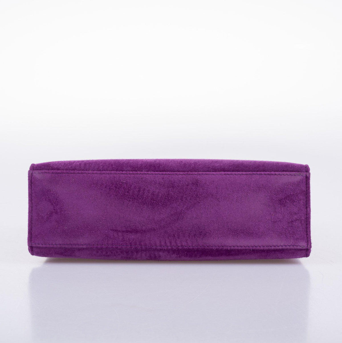 Hermes Kelly Pochette Violet Veau Doblis Suede Palladium Hardware, Palladium turn-lock close-up on Violet poch