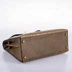 Hermes Kelly 28 Sellier Mousse Ostrich Gold Hardware - Circle W, Model wearing Kelly 28 ostrich bag on shoulde