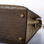 Hermes Kelly 28 Sellier Mousse Ostrich Gold Hardware - Circle W, Gold lock and keys of Kelly 28 ostrich close