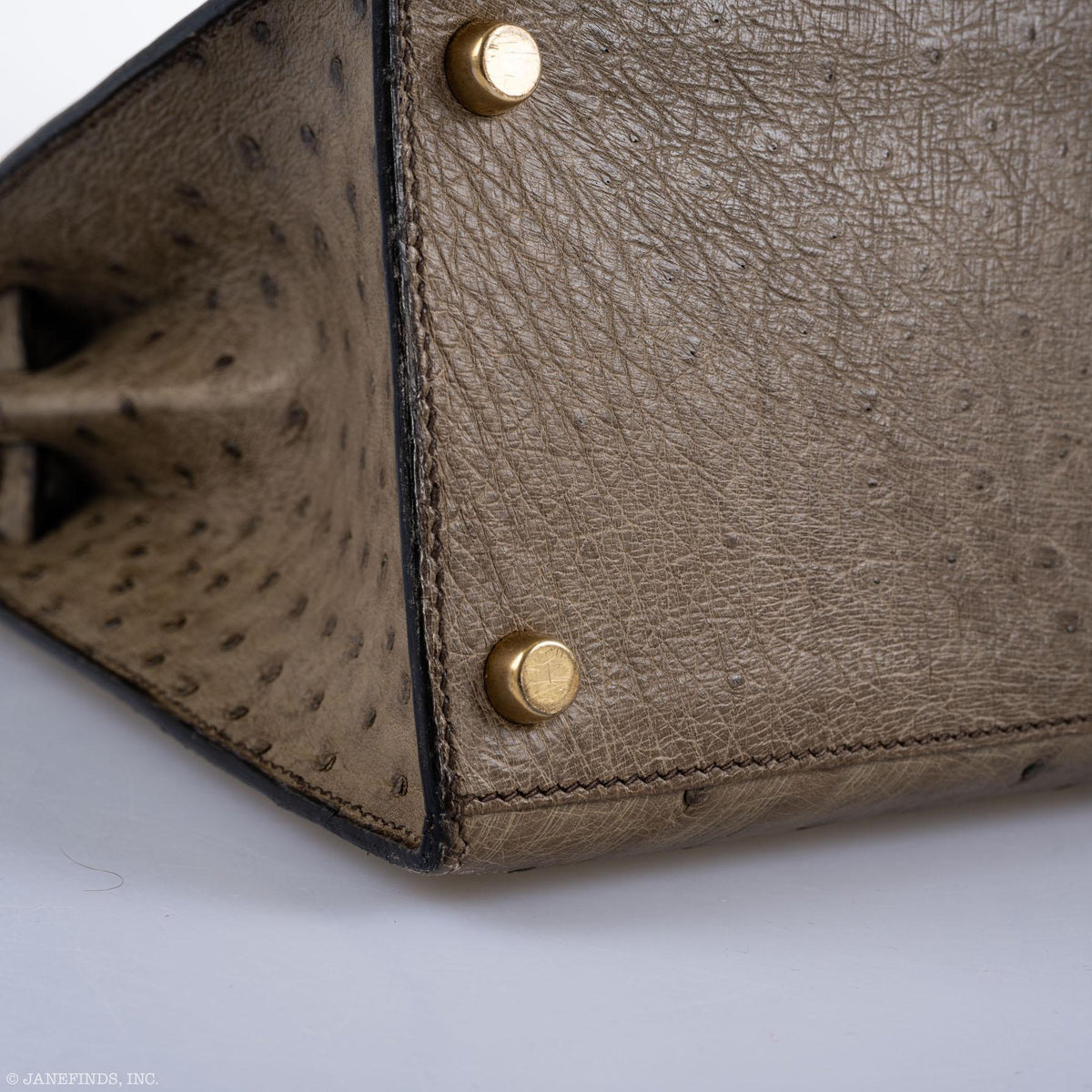 Hermes Kelly 28 Sellier Mousse Ostrich Gold Hardware - Circle W, Diagonal side-angle showcasing sheen and stru