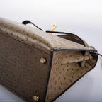 Hermes Kelly 28 Sellier Mousse Ostrich Gold Hardware - Circle W, Interior slip pocket detail on soft Chevre li