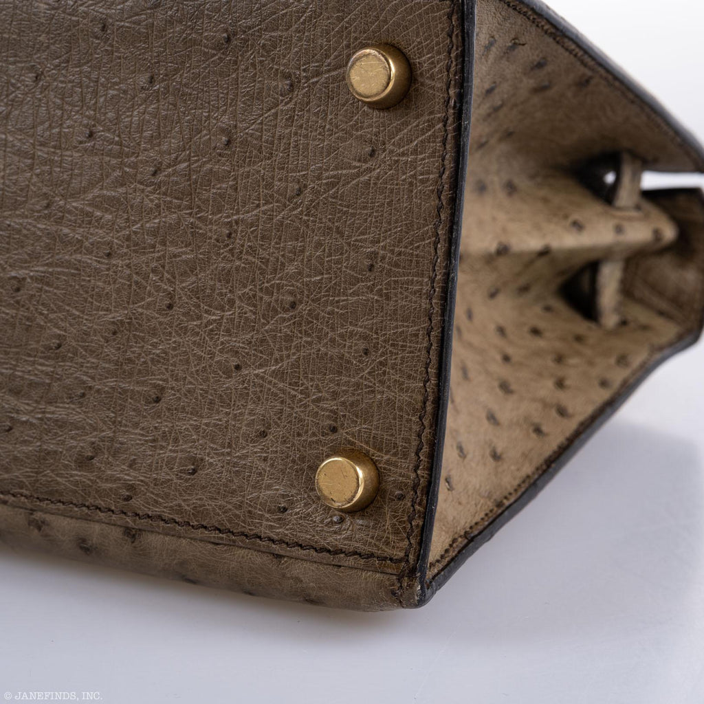 Hermes Kelly 28 Sellier Mousse Ostrich Gold Hardware - Circle W, Interior flat zip pocket inside Kelly 28 ostr