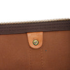 A detail of the zipper pull on the main compartment
